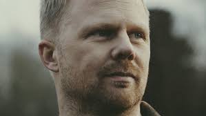 Adam flygtede ind i et 'forbudt' forhold. Men indså, hun ikke kunne redde  ham