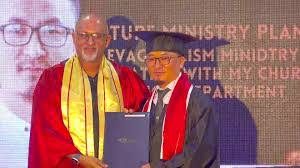 Mark Hush's Instagram, Twitter & Facebook