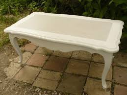 Table Basse En Bois Peinte En Blanc Casse Patine Et Taupe Meubles Et Rangements Par Patines Du Ponteil Table Basse Table Basse Bois Table Basse Peinte