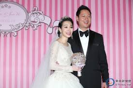 Jun 15, 2021 · 以王思佳的条件，理所当然地寻到了不错的归宿，她在2016年跟富商joe办了婚礼。 从不少细节里（比如搬家过程）能看出来这个小家的经济实力，比如王思佳这次搬入的新房， 是位居台北的四层独栋别墅，内部还带室内电梯的那种。 çŽ‹æ€ä½³å«å°äºº è€å…¬åŠ ç¢¼é€é'½æˆ' ä¸çµ¦è€å©†è¦çµ¦èª° Ettodayæ˜Ÿå…‰é›² Ettodayæ–°èžé›²