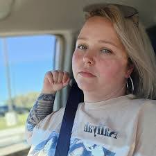 Sheila Manis's Instagram, Twitter & Facebook