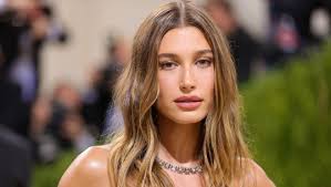 Festivali i këngës në RTSHnis sot gara, këngët 100% live