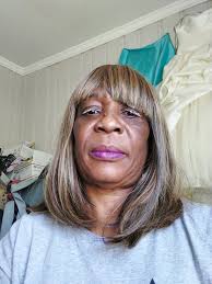 Really queen of Freetown, cassada kitchen. Admire Bio just want to grab it! 