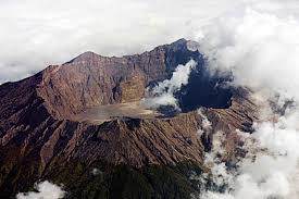 Tak heran jika banyak masyarakat yang senang mendaki gunung. Pendakian Gunung Raung Via Kalibaru Jalur Terekstrim Di Jawa Timur Manusia Lembah