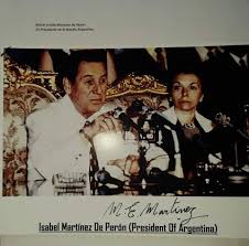 Zijn vrouw isabel, die peróns 'running mate' was in voorgaande verkiezingen, volgde hem op, maar werd in maart 1976 afgezet tijdens de staatsgreep waarbij. World S 1st Female President Her Excellency Maria Estela Martinez Cartas De Paron Better Known As Isabel Martinez De Peron Or Isabel Peron Blessed Me 9 Signed Items With Her Personalized Signed Letter