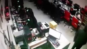 Elazig Da Meydana Gelen 6 8 Lik Deprem Bir Internet Kafede Guvenlik Kamerasina Boyle Yansidi