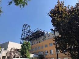 Spitalul universitar de urgenţă este un spital din bucureşti, amplasat în sectorul 5 al municipiului, în apropierea universităţii de medicină şi farmacie. Spitalul Universitar De UrgenÅ£Äƒ Din CapitalÄƒ Va Avea Heliport De 800 000 De Euro FuncÅ£ional PanÄƒ La