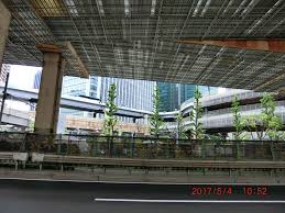 舞台裏みたい どこもかしこも工事じゃない 全部ダメってこと 上走りたくないわ 工事