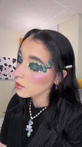 Go big or go BOLD with this sultry butterfly look! 🦋🪴 @faceartbychri...