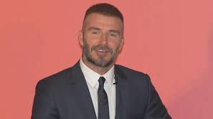Aktuell tourt david beckham durch china, wo er den launch seiner eigenen kosmetiklinie house 99 feiert. Volles Haar Bei David Beckham Spriesst Es Wieder Auf Dem Kopf