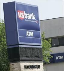 Emily James Fired From Us Bank In Portland Oregon After Giving Broke Customer Marc Eugenio 20 Dollars In 2020 Workers Christmas Christmas Eve Christmas Gifts For Him
