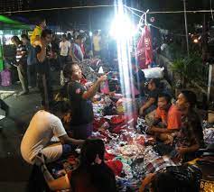 Look through examples of pasar translation in sentences, listen to pronunciation and learn grammar. Pasar Malam Wikipedia