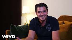 Bercez les beaux bébés blonds dans les berceaux bien blancs. Julien Dassin Dans Les Yeux D Emilie A Toi Joe Dassin Youtube