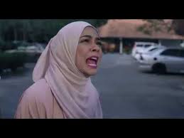 Hailing from bandung, reyhan goes to a conflict area in the middle east for volunteer work. Bukan Cinta Malaikat 2018 Official Trailer Youtube