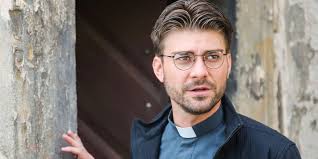 Marek Lambora přišel na chuť kněžské sutaně. Co na ní má?