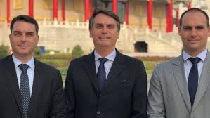 Wilson lima, governador do estado do amazonas sob suspeita de corrupção. Rachadinhas De Flavio E Jair Bolsonaro Entenda Ligacoes Entre Os Casos