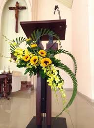 Flowers Arrangements For Church Pulpit 19 Ideas For 2019 In 2020 Tropical Flower Arrangements Large Flower Arrangements Tropical Floral Arrangements