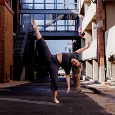 Happy Birthday to the lovely @sara.eberhardt ! You truly are one of a kind,  your Mav fam loves you! Give Sara some birthday wishes down below✨👇🏼