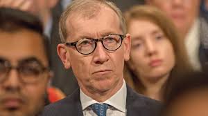 Male consort does things differently from Denis