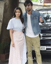 Pinkvilla On Instagram Alia Bhatt And Ranbir Kapoor Arrive Together At Kapoor S Christmas Lunch Pinkvilla Aliabhatt Ranbirkapoor Love Couple