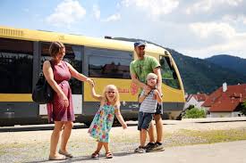 The wachaubahn runs on saturdays, sundays and holidays from march 20 to november 28, 2021, and daily from may 29 to october 3, 2021. Mit Der Wachaubahn Hop On Hop Off Durch Die Wachau Mamilade Ausflugsziele