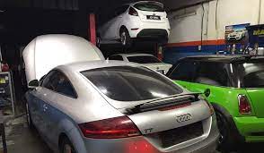 Membincangkan permasalahan marhaen mustad'afin dari sudut pandang politik, sosial dan ekonomi dengan prejudis terhadap pihak kayangan dan elitis. 19 Bulan Tertunggak Bayaran Loan Kereta Carian Homestay Malaysia