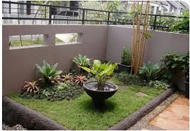 Selain bisa mendatangkan udara segar di sekitar rumah, melihat dedaunan hijau juga baik untuk mata yang setiap hari memandang monitor komputer. 21 Model Taman Minimalis Depan Rumah Type 36 Paling Di Minati