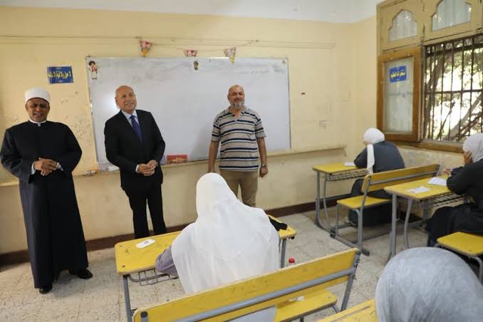 محافظ القاهرة ورئيس قطاع المعاهد الأزهرية يتفقدان لجان الثانوية بالقاهرة