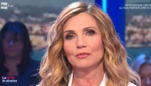 Maybe you would like to learn more about one of these? Momento Difficile Per Lorella Cuccarini Stressata Per Il Futuro In Rai Controcopertina Com