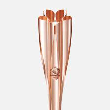 cherry blossoms inform tokujin yoshioka s tokyo 2020 olympic torch tokyo 2020 olympic torch 2020 olympics