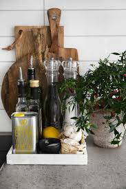 Die Einfache Aber Atemberaubenden Schonheit Der Skandinavischen White Haven Sk Aber Atemberaubenden Der In 2020 Counter Decor White Haven Kitchen Counter Decor