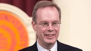 10 fewer lawyers with active licenses to practice in Cayuga County in April  than previous month