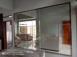 Fasad eksterior dengan kaca cermin bisa membuat ruangan lebih sejuk. Cermin Dinding Bevel Indo Glass Craft