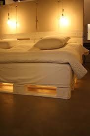 Improvisedlife Com Mit Bildern Palettenbett Bett Lichter Palletten Bett