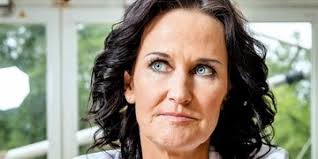 Eva glawischnig is very concerned with her status and fosters the appearance of success and eva glawischnig assumes the responsibility to be the protector and provider for those she loves, but. Glawischnig Packt Aus So Dramatisch War Ihr Allergie Schock