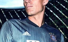 Então você precisa somar aos 30 dias os dias que foi informado que sua entrega levará para chegar. Uniforme Del Bayern Munich Azul Marino