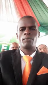 ANTSALOVA, Potraky koa 🥴🥴 Nandosiran'ny Mpifaninana aminy lavitra be i  Velomahazo Patrice Depute IRD teo aloha ,. tsy tafiditra anatiny Course ity  Kandida ity . Izy moa dia isan'ireo Député Nanao fanambarana