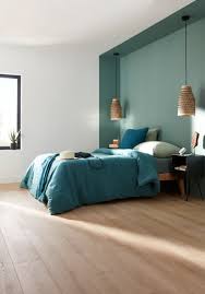 Donnez Un Coup De Modernite A Votre Chambre Optez Pour Un Parquet Stratifie En Chen Deco Chambre Parental Deco Chambre Parents Deco Chambre Parentale Moderne