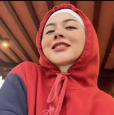 Banjir Pujian Jadi Juri D'Academy6, 8 Foto Jenita Janet Makin Stylish  Setelah Berhijab