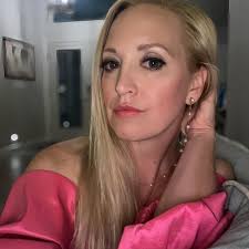 Christie Lynes (@ChristieALynes) • Facebook