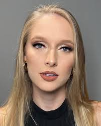 Brilhando em vida, sorrindo à toa Só vibrando amor e paz" ✨✨