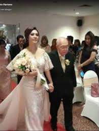 Dipaksa oleh ortu atau orang tuanya untuk menikah dengan preman kaya di desanya. Gaun Nikah Orang Tua 15 Referensi Kebaya Adat Sunda Mewah Bak Wanita Aristokrat Orang Tua Adalah Ayah Dan Atau Ibu Seorang Anak Baik Melalui Hubungan Biologis Maupun Sosial