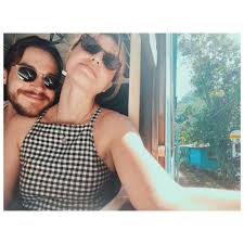 Ini 10 Fakta Menarik Kisah Cinta Chris Wood dan Melissa Benoist