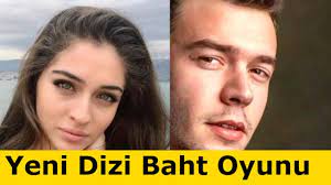 Baht oyunu dizinin oyuncu kadrosunda cemre baysel, aytaç şaşmaz, altan erkekli ve funda i̇lhan da yer alacak. Baht Oyunu Dizisi Oyunculari Kimler Baht Oyunu Ilk Tanitim Fragmani Yayinlandi
