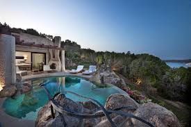 In Diesen Suiten Mit Eigenem Pool Wird Euch Niemand Die Sonnenliege Wegschnappen Und Ihr Konnt Vollig Ungestort Plant Hotel Mit Privatpool Hotels Hotel Italien