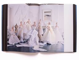 Shoot for the moon, walker's much anticipated followup, draws audiences close to reveal fantasy's other, darker side. Tim Walker Shoot For The Moon Www Photobookstore Nl