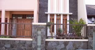 Batu palimanan umumnya memiliki tekstur kasar dan tidak rata jika dibandingkan dengan batu andesit. 23 Gambar Pagar Minimalis Dengan Batu Alam