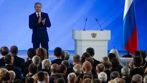 Новогоднее поздравление президента с 2021 годом длилось почти шесть минут и оказалось рекордно длинным. Putin Vystupit S Poslaniem K Federalnomu Sobraniyu V 2021 Godu
