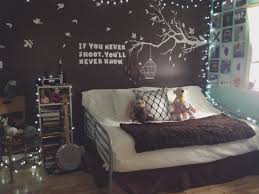 Here's some really cool tumblr inspired bedroom decor ideas for you up and coming hipsters! Inspiring Tumblr Room Ideas The Wall Colors And Decals Are A Really Nice Touch