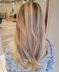 The bob cut can be adorned by blondes too by adding different streaks to the chunky blonds to give off a chic look. Pin On Hair